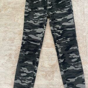 Anthropologie Pilcro fine soft velvet like corduroy Camouflage pant 26 petite